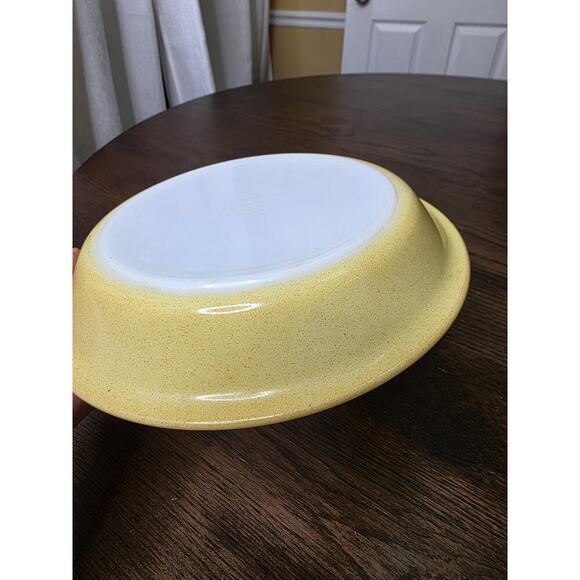 Pyrex Vintage 8.5" Pie Plate Yellow White Milk Glass USA Ovenware Dish 209 - Picture 4 of 16